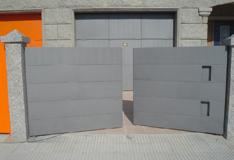 puertas batientes - Instalación y Reparación Puertas de Garaje Batientes Valencia