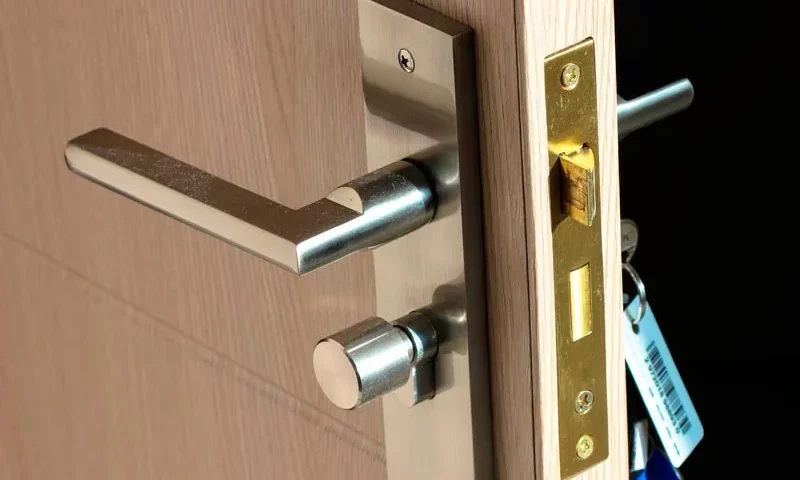 Que opciones de cerrajeros hay para cambiar cerraduras en Valencia 800x480 - ¿Qué opciones de cerrajeros hay para cambiar cerraduras en Valencia?